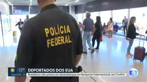 V Deo Brasileiros Deportados Dos Eua S O Presos No Aeroporto