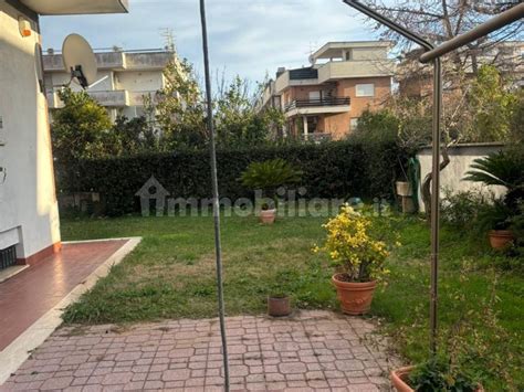 Vendita Appartamento Nettuno Trilocale In Via Delle Ginestre Buono