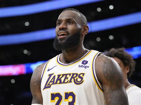 Okeit Magazine Lebron James Se Convierte En El Primer Jugador De La