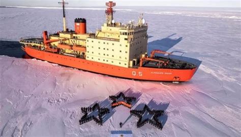 El Impresionante Homenaje Del Ara Almirante Ir Zar En La Ant Rtida Para