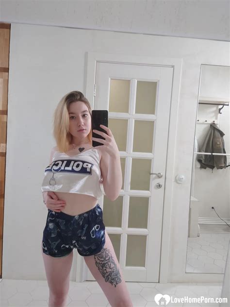 I Love To Play With My Big Tits Nude Pics XHamster