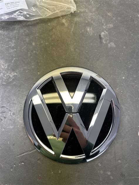 2018 2021 Vw Volkswagen Tiguan Front Grille Radar Emblem 5na 853 601 Oem Ebay