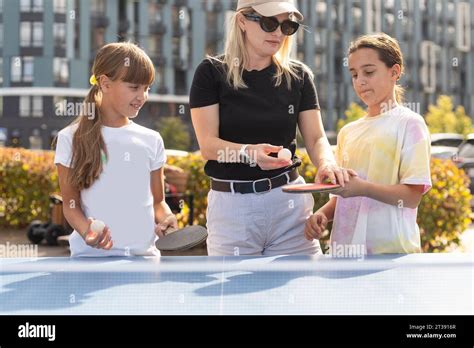 M Dchen Und Mutter Im Bikini Fotos Und Bildmaterial In Hoher Aufl Sung Alamy