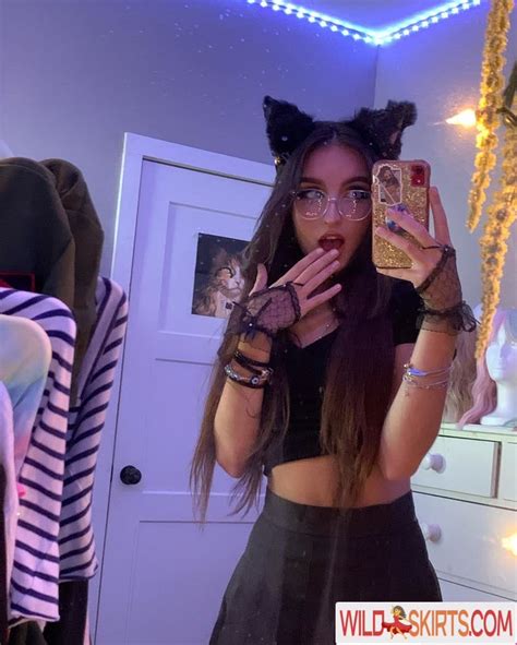 Beebee Asmr Beebeeasmr Beebeeasmr Weloveasmr Nude Onlyfans Instagram Leaked Photo