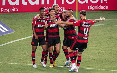 Elenco do Flamengo recebe folga nesta segunda após classificação à