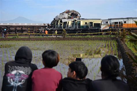 Fakta Fakta Kecelakaan Kereta Api Turangga Tabrakan Dengan Commuter