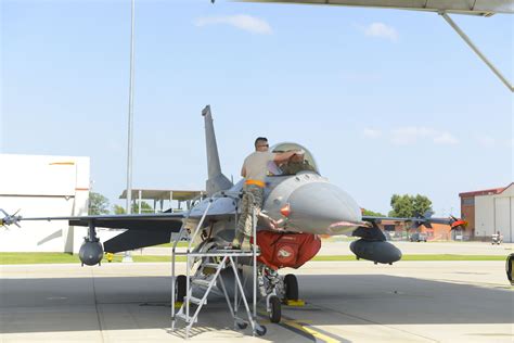 Usaf F 16s Getting New Water Repellent For Their Canopies Alert 5