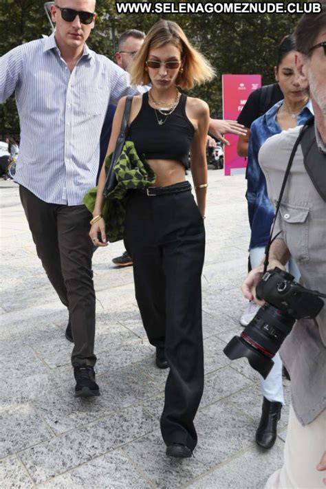 Bella Hadid No Source Celebrity Babe Beautiful Paparazzi Posing Hot