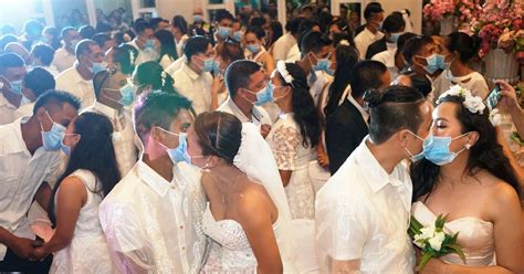 Hundreds Of Couples Wear Masks To Kiss At Mass Wedding Amid Coronavirus