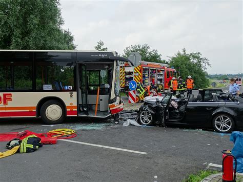 Dueren Magazin De Langerwehe Schwerer Verkehrsunfall Auf Der B