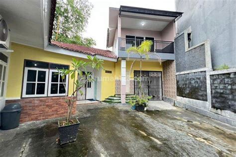 Rumah Mewah Dengan Pemandangan Pegunungan Lingkungan Yang Asri Dan