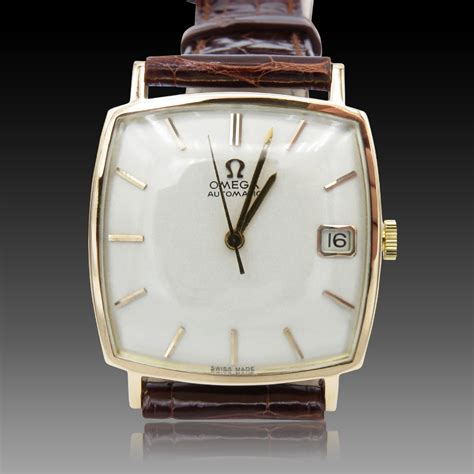 Montre Omega Carrée vintage Automatique en Or rose 18k de 1968