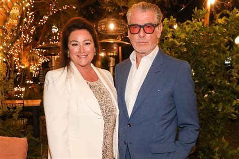 Pierce Brosnan est sorti pour une soirée avec sa femme Kelly Shay Brosnan