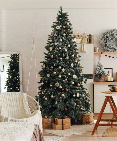 fluff  christmas tree  easy tips  follow real homes