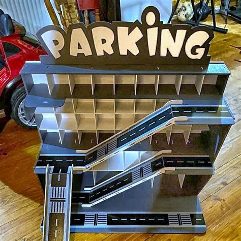 Именной гараж для машинок парковка Hot Wheels серый в интернет магазине Ярмарка Мастеров по цене