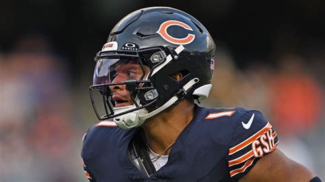 Bears QB Justin Fields apologizes to teammates, fans after loss to ...