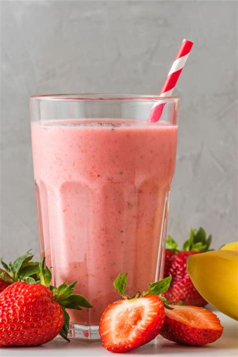 Erdbeer Smoothie Mit Banane Haferflocken Joghurt Und Hafermilch