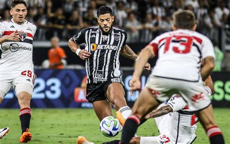 Paulinho Garante Vit Ria Do Atl Tico Mg Contra O S O Paulo E Mant M