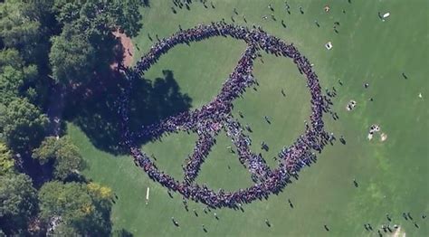 Yoko Ono’s Human Peace Sign Fails to Break World Record