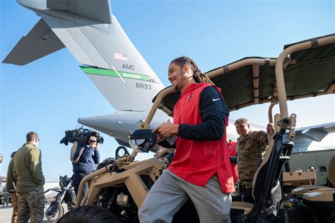 NFL Visits Joint Base Lewis McChord Team McChord Article Display