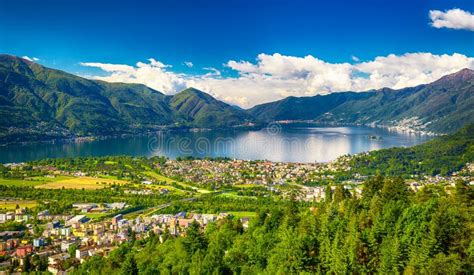 Città Di Locarno E Lago Maggiore Dalla Montagna Di Cardada Il Ticino