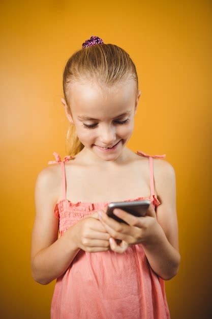 Premium Photo Blonde Girl Using Her Smartphone