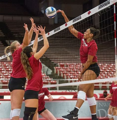 Arkansas volleyball red-white game | Northwest Arkansas Democrat-Gazette