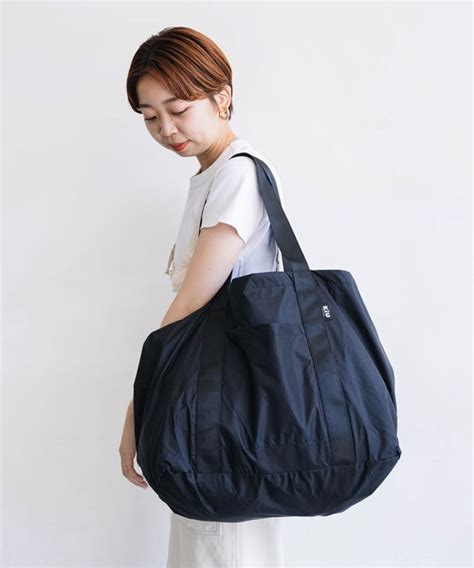 Kiu（キウ）の「ウォータープルーフパッカブル軽量エコトートバッグ（トートバッグ）」 Wear