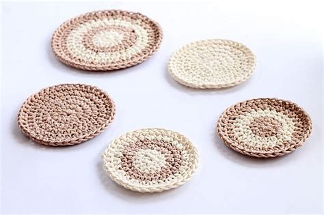 Ravelry: Crochet Circle Coasters pattern by Louise Bollanos