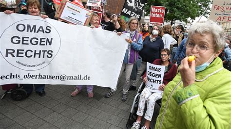 Afd Debatte Omas Gegen Rechts Kn Pfen Sich Cdu Vor