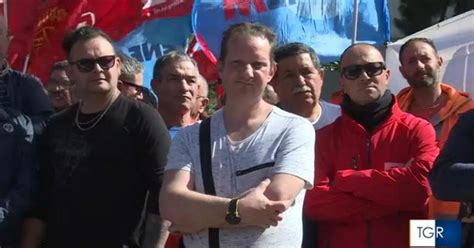 Il Presidio Di Cgil E Uil A Palermo Durante Lo Sciopero Per La