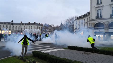 Gilets jaunes Près de 1 500 manifestants à Tours dans une ambiance