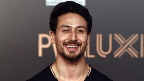 Tiger Shroff Reacts To Ram Gopal Varma S Bikini Babe Tweet Filmibeat