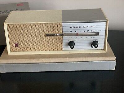 Vintage National Panasonic Model R 8 6 Transistor AM Radio In Original