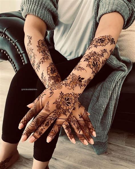 Minimalistic Arabic Mehndi Design Ideas For Intimate Weddings