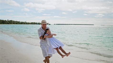 Férias De Praia Em Família Divertida Juntas Foto de Stock Imagem de