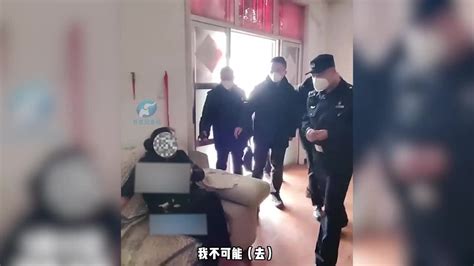 女子拒绝腾房被法警铐上抬走，丈夫拒不出面并称带走就带走吧凤凰网视频凤凰网