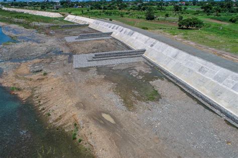 Dpwh Builds Flood Control Structure In San Jose City Punto Central Luzon