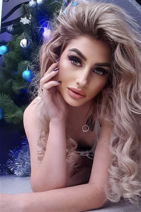 Beautiful Yuliia Y O From Lutsk With Blonde Hair Id Ladadate