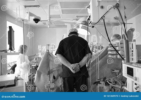 Heart Surgeon Performs Open Heart Surgery Editorial Image - Image of ...