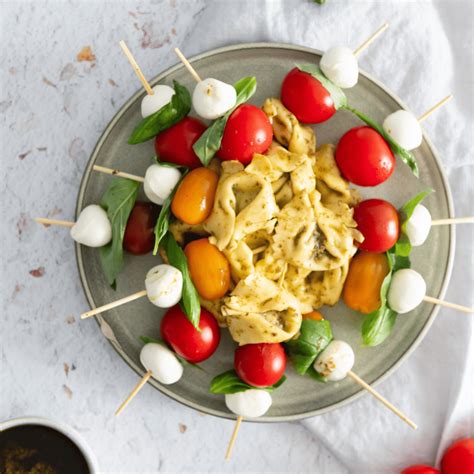 Tortellini Tomate Mozzarella Spie E Mit Pesto