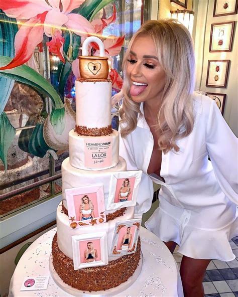 Laura Anderson TheFappening Sexy Tits In Cleavage The Fappening