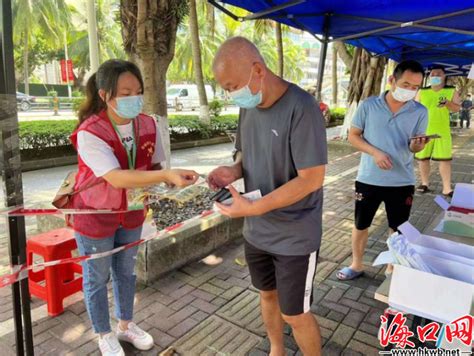 为居民筑牢社区防疫墙 他们用实际行动诠释担当海口文明网