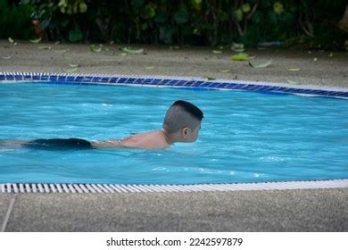 imágenes de Mother son bikini Imágenes fotos y vectores de stock Shutterstock