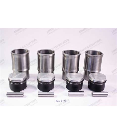 Jeu de 4 chemises et 4 pistons avec segments et axes Complet Ø 79mm