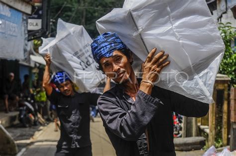 Distribusi Logistik Pemilu Di Suku Badui Antara Foto