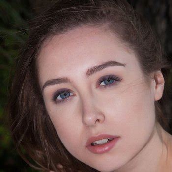 Gorgeous Ginger Frost Removes Her Sexy Lingerie Photos