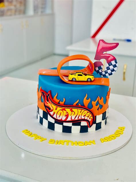 Pin by Patricia França Moreira on Baby in Hot wheels birthday cake Hot wheels cake