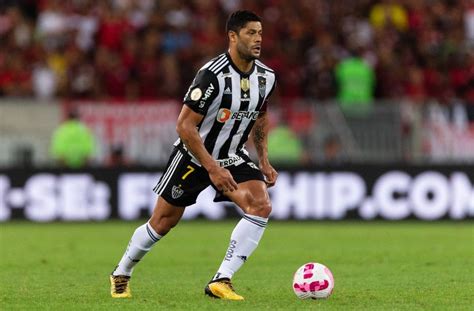 Atl Tico Mg Hulk E Patrick Est O Fora Do Jogo Contra O Ipatinga