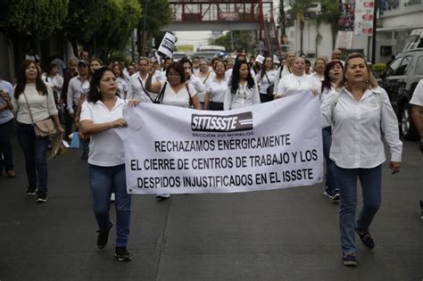 Protestan Trabajadores Del Issste Por Despidos Zona Centro Noticias